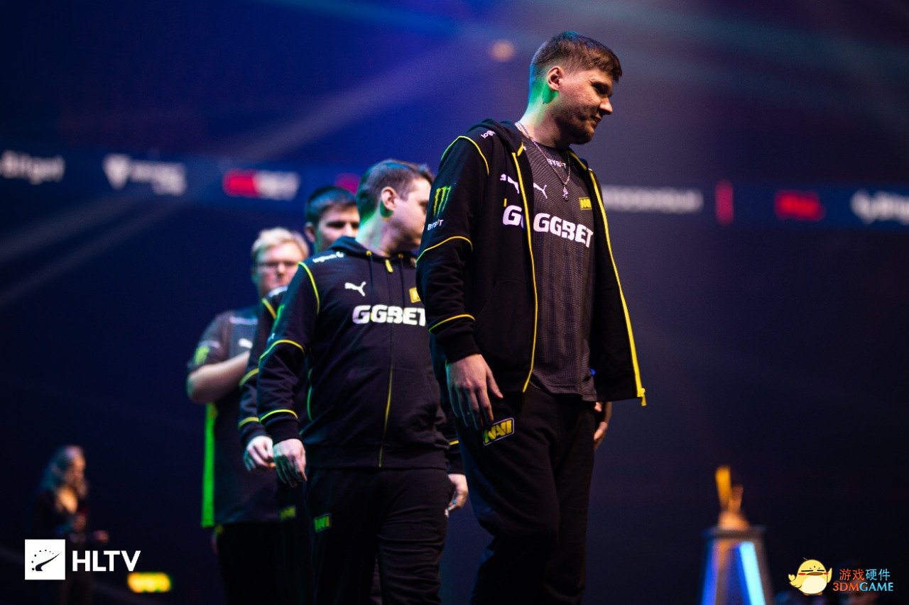 在万众瞩目 在万众瞩目